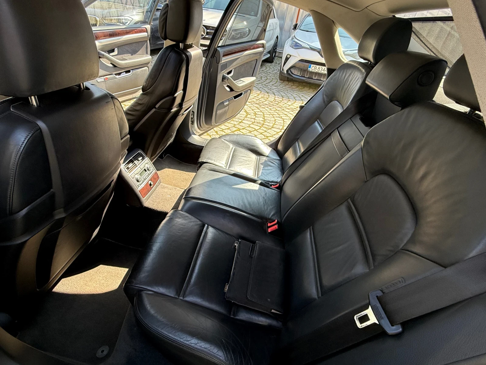 Audi A8 Обслужен ! с Газ-ИНЖ Фейс лифт Bose щтори, снимка 11 - Автомобили и джипове - 54697495