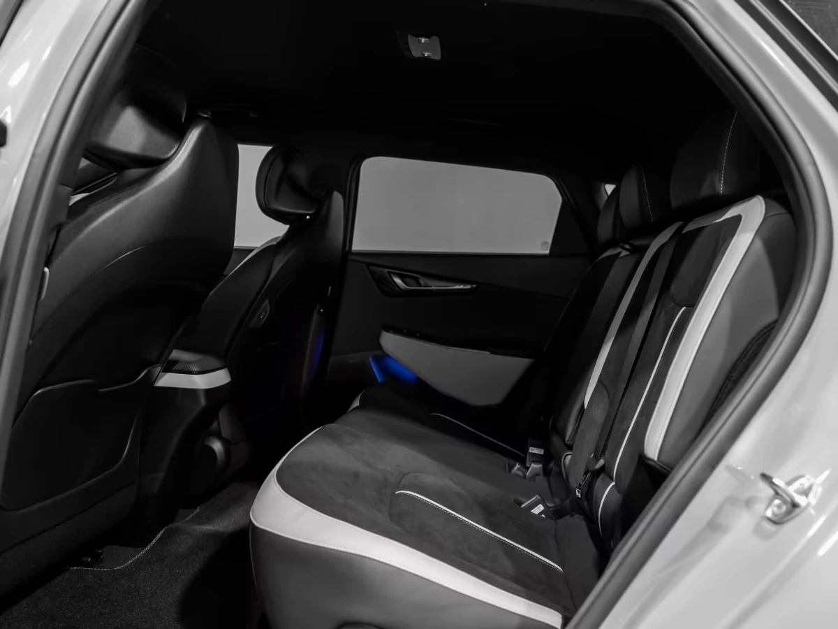 Kia EV6 GT-Line FACELIFT 84kWh AWD 325hp Warranty!, снимка 15 - Автомобили и джипове - 54822182