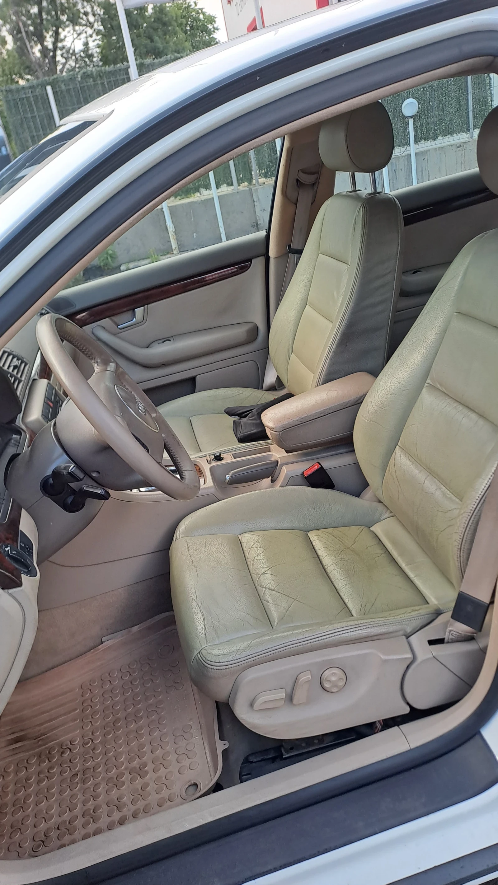 Audi A4 1.9 131кс. Кожа!/Климатроник!, снимка 11 - Автомобили и джипове - 54875744