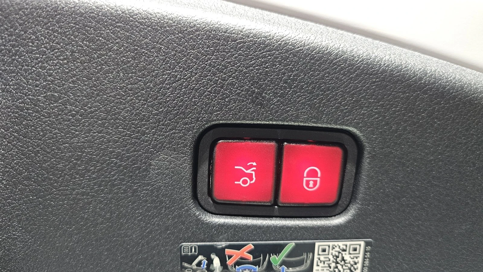 Mercedes-Benz CLE 200 ЛЮК* 360* KEYLESS* ПОДГРЕВ ВОЛАН* КРАЙНА ЦЕНА, снимка 16 - Автомобили и джипове - 55271932