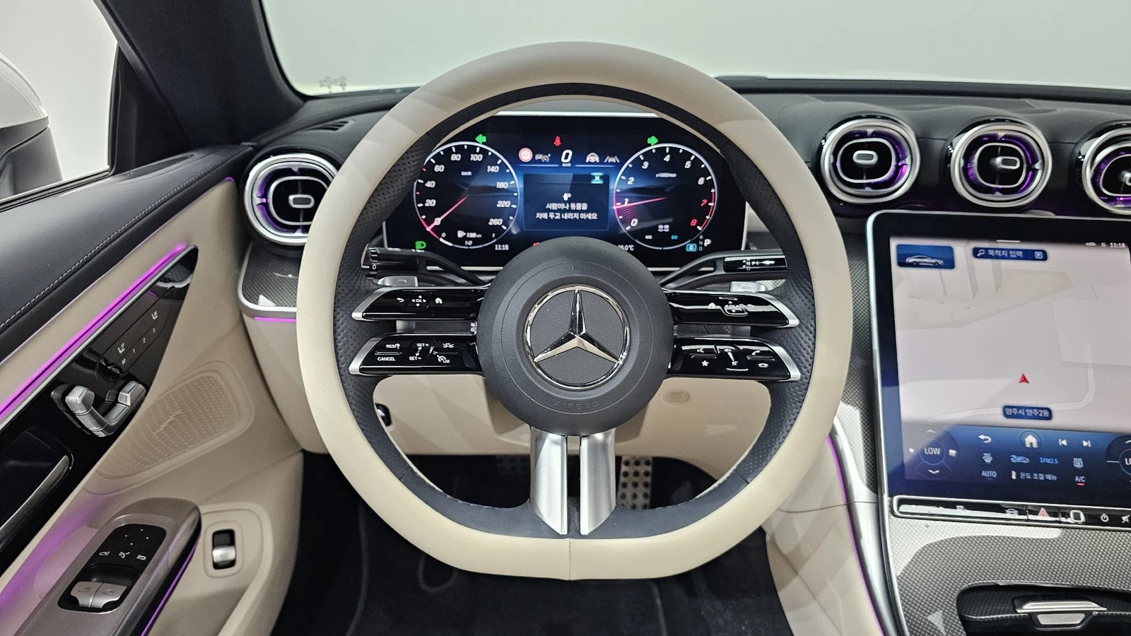 Mercedes-Benz CLE 200 ЛЮК* 360* KEYLESS* ПОДГРЕВ ВОЛАН* КРАЙНА ЦЕНА, снимка 13 - Автомобили и джипове - 55271932