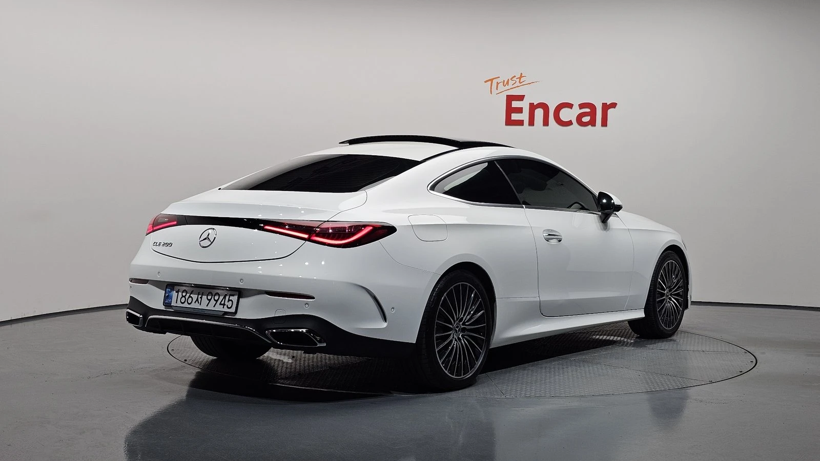 Mercedes-Benz CLE 200 ЛЮК* 360* KEYLESS* ПОДГРЕВ ВОЛАН* КРАЙНА ЦЕНА, снимка 2 - Автомобили и джипове - 55271932