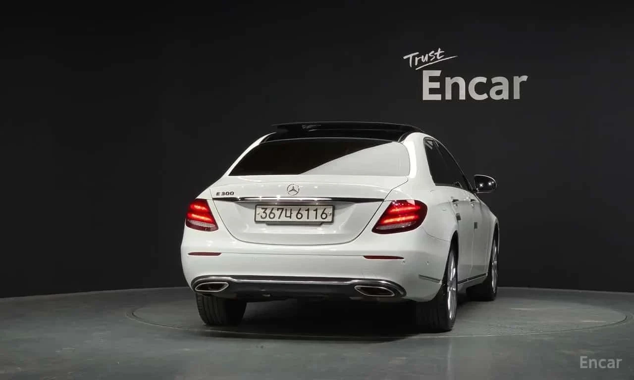 Mercedes-Benz E 300, снимка 4 - Автомобили и джипове - 56690351