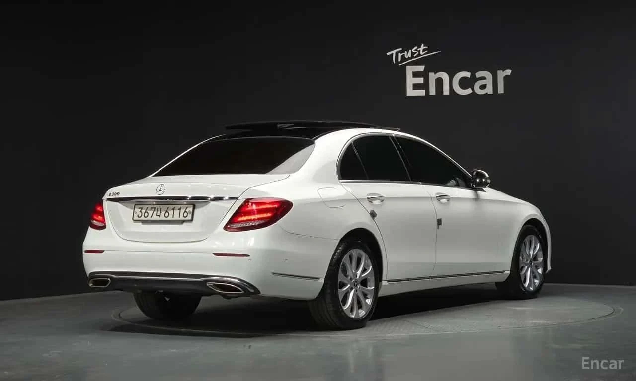 Mercedes-Benz E 300, снимка 2 - Автомобили и джипове - 56690351