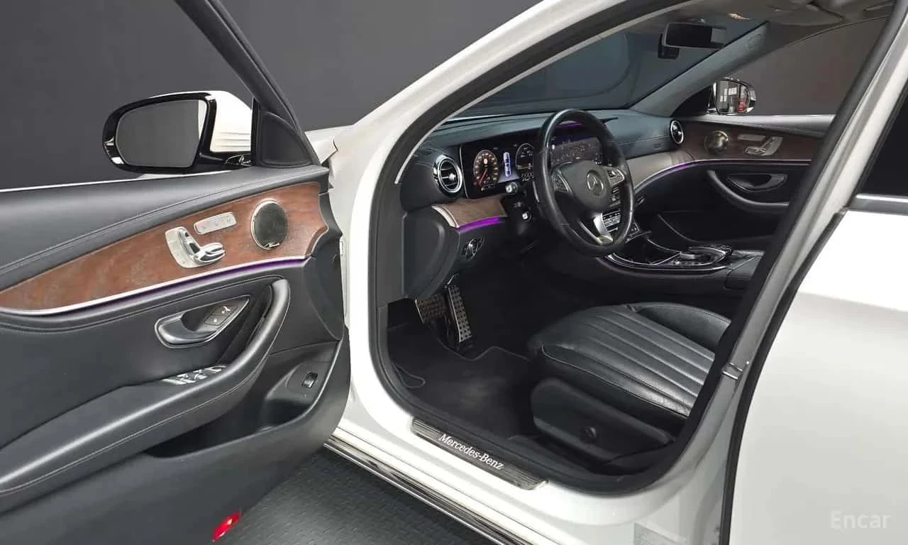 Mercedes-Benz E 300, снимка 10 - Автомобили и джипове - 56690351