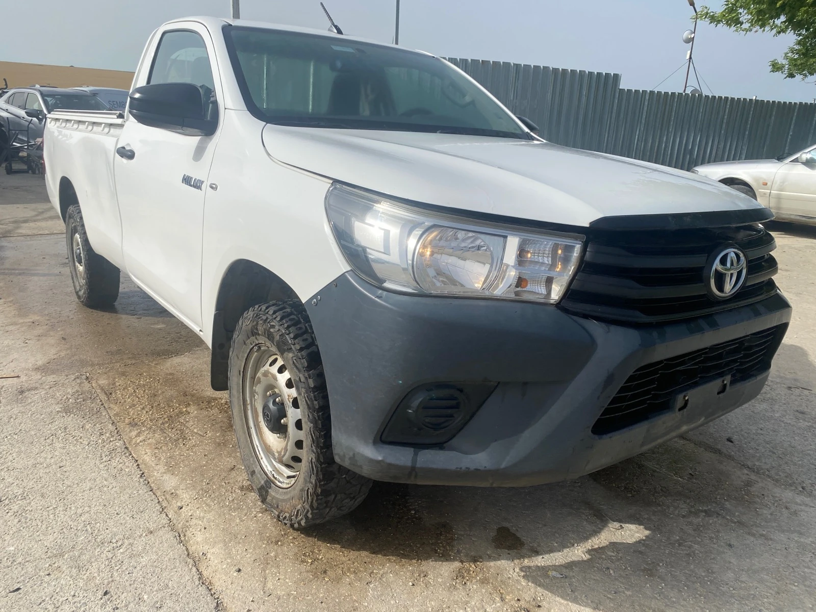 Toyota Hilux 2.4D - изображение 2