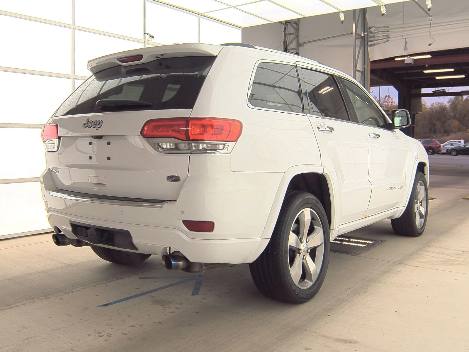 Jeep Grand cherokee 2014 Jeep Grand Cherokee Overland - изображение 4