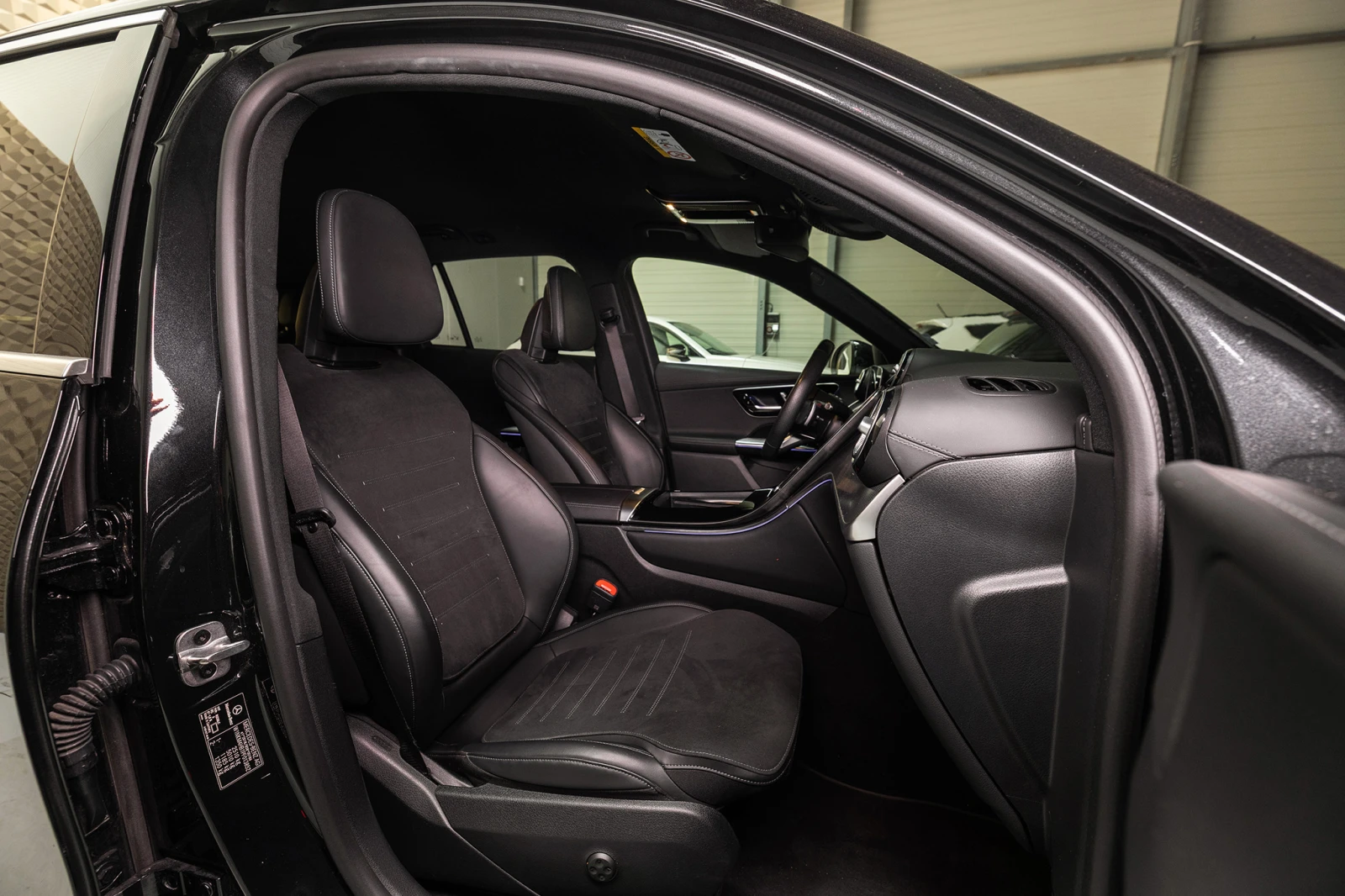 Mercedes-Benz GLC 300 * 4MATIC * LED MULTIBEAM * 360  CAMERA * 1 СОБСТВЕ - изображение 10