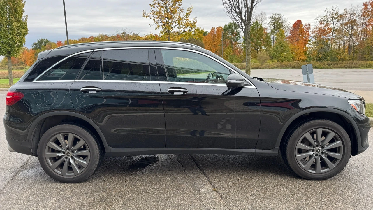 Mercedes-Benz GLC 300 * АВТО КРЕДИТ* ЦЕНА ДО БГ * СЕРВИЗНА ИСТОРИЯ *  - изображение 4