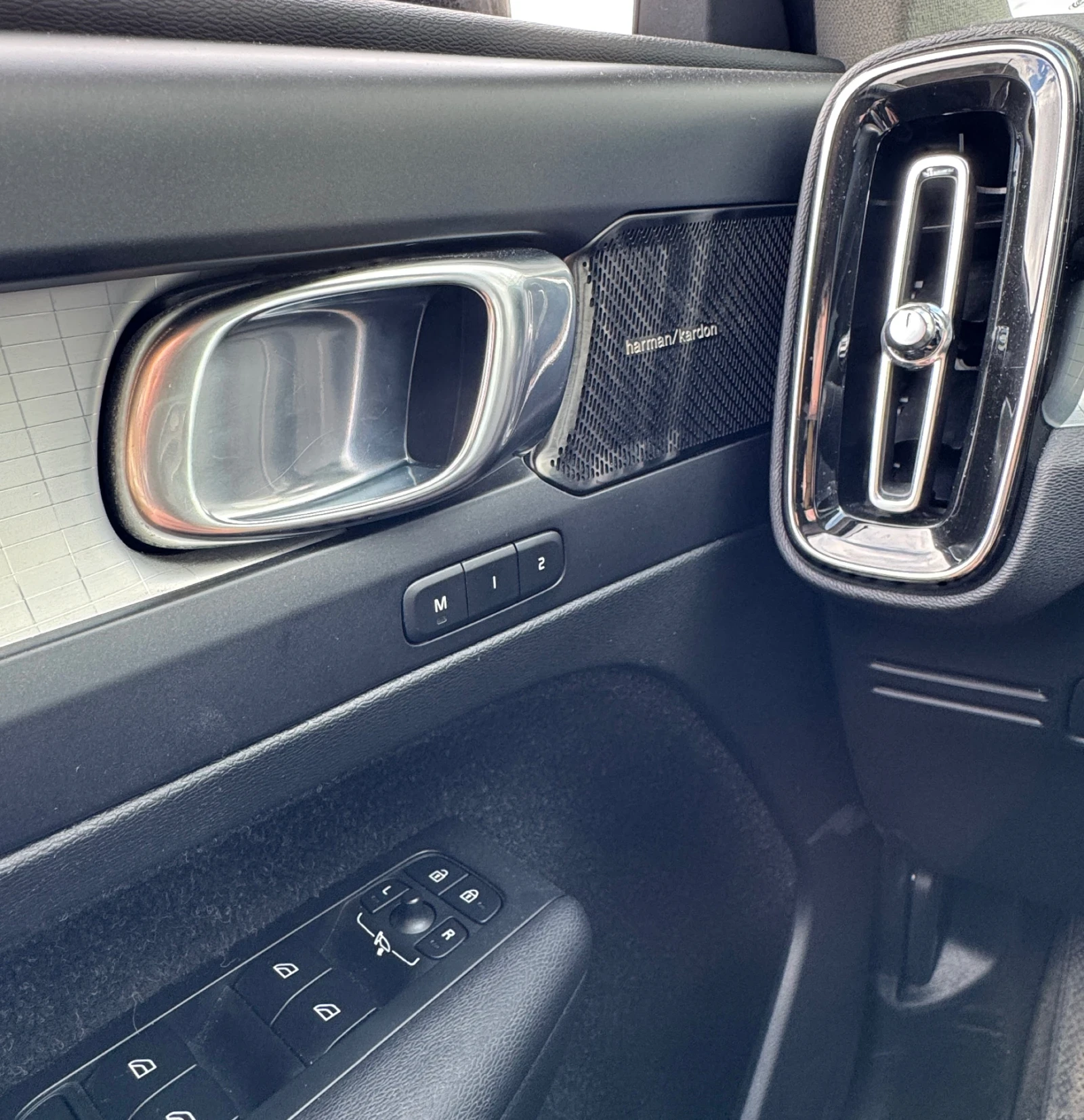 Volvo XC40 91000км - изображение 8