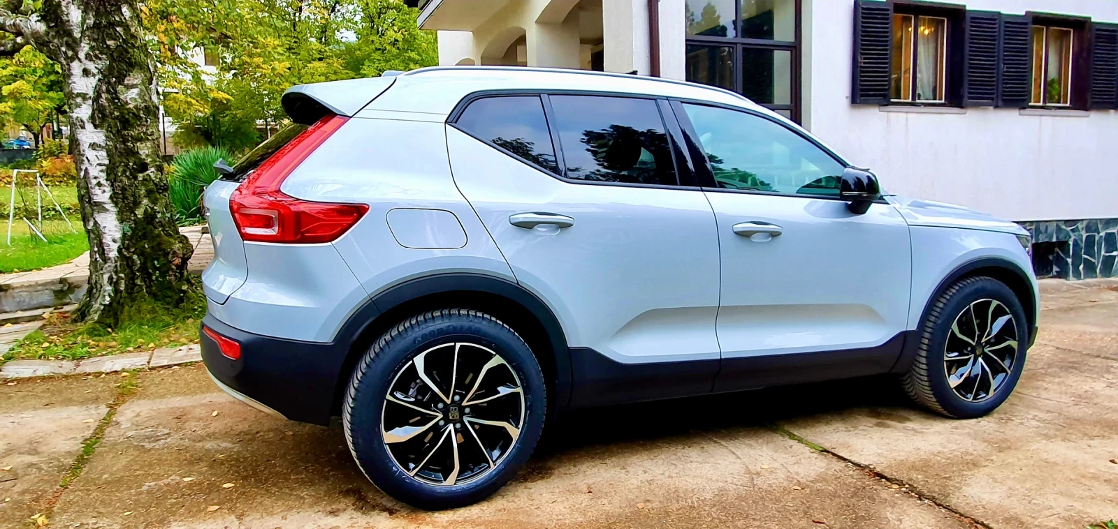 Volvo XC40 91000км - изображение 3