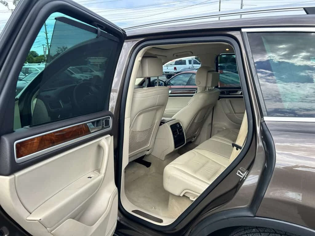 VW Touareg * NAVIGATION| PARKING SENSORS * CARFAX  | Mobile.bg � ����������� 15