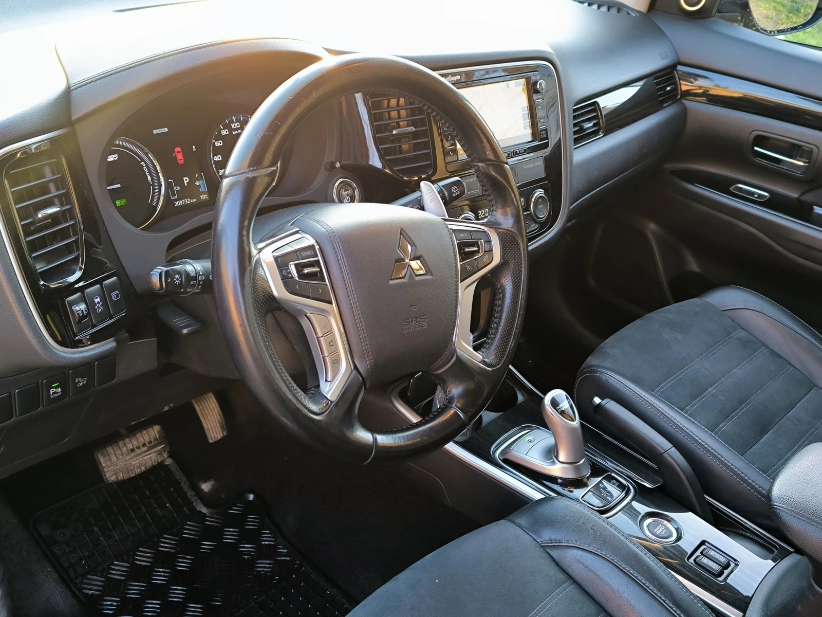 Mitsubishi Outlander PHEV, снимка 15 - Автомобили и джипове - 53822219