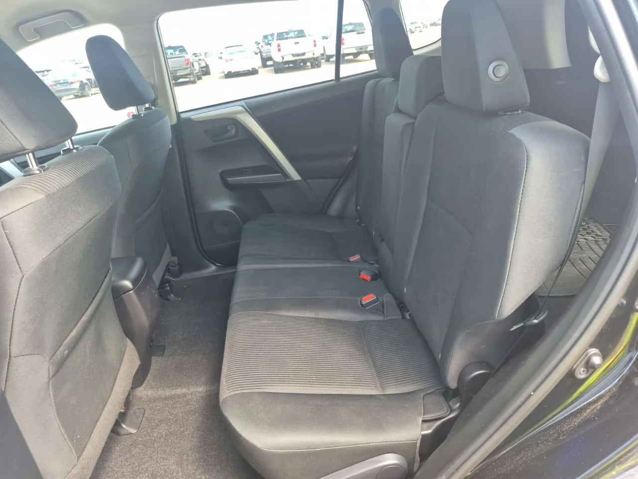 Toyota Rav4 * LE * CARFAX * БЕЗ ПЪРВОНАЧАЛНА ВНОСКА, снимка 11 - Автомобили и джипове - 55386404
