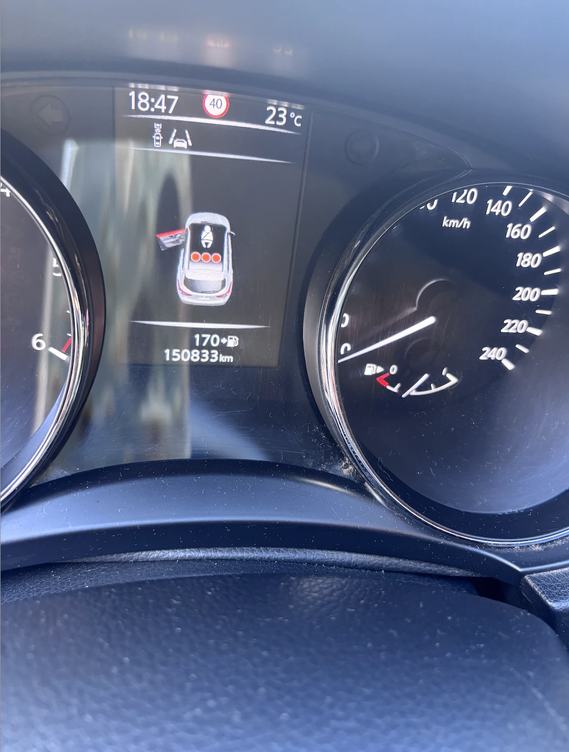 Nissan Qashqai 1.5 dCi 110 к. с., снимка 9 - Автомобили и джипове - 55576184