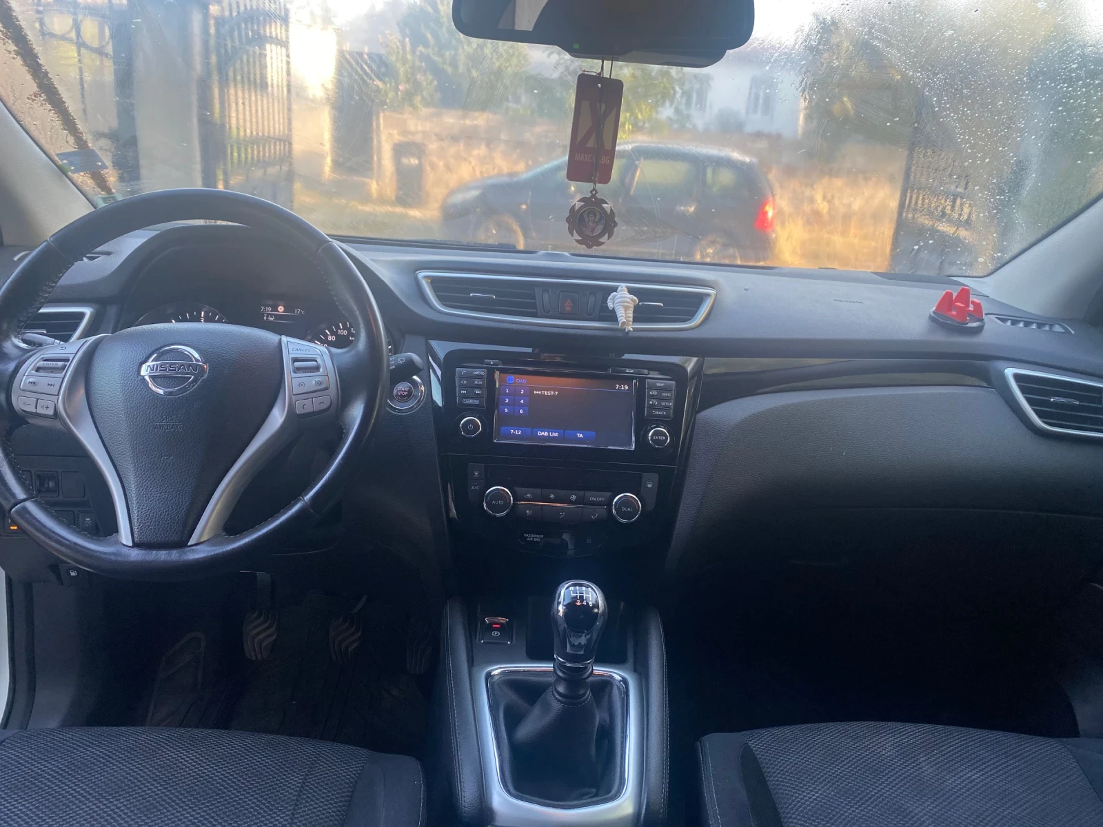 Nissan Qashqai 1.5 dCi 110 к. с., снимка 8 - Автомобили и джипове - 55576184