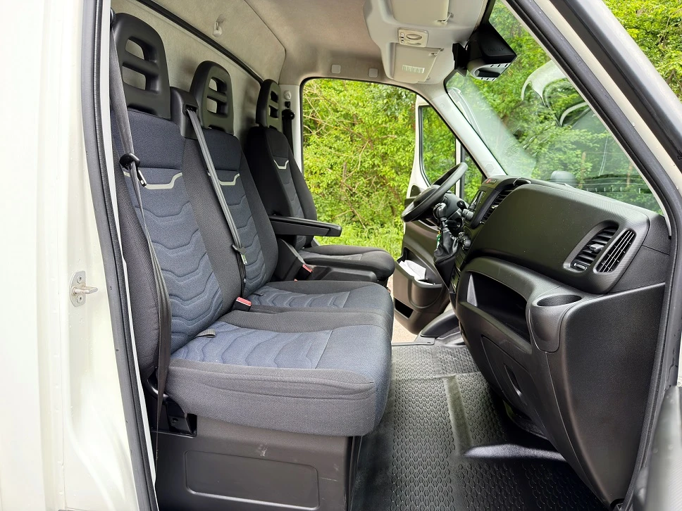 Iveco 35c18 3.0L* ФУРГОН+ ВРАТИ* КЛИМА* Дв ПАКЕТ РЕСОРИ* N1, снимка 9 - Бусове и автобуси - 53937429