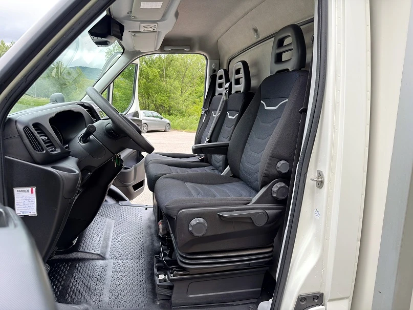 Iveco 35c18 3.0L* ФУРГОН+ ВРАТИ* КЛИМА* Дв ПАКЕТ РЕСОРИ* N1, снимка 8 - Бусове и автобуси - 53937429