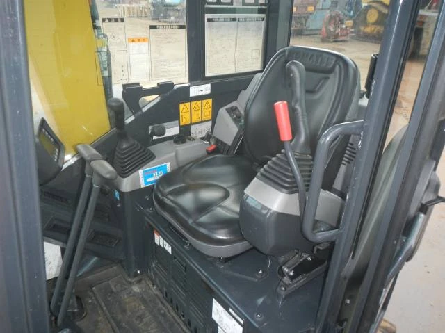 Багер Komatsu PC30UU-6 с Климатик - ОЧАКВАН ВНОС!!!, снимка 6 - Индустриална техника - 49540564