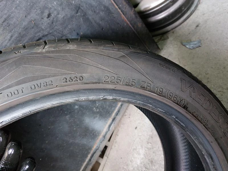 Гуми Летни 225/45R19, снимка 9 - Гуми и джанти - 36665062