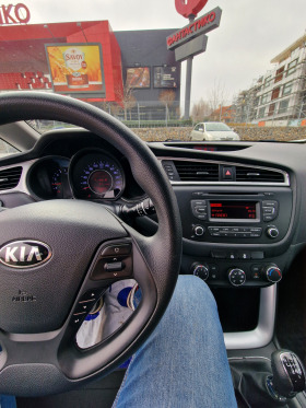 Kia Ceed 1.6CRDI, снимка 8 - Автомобили и джипове - 45448076
