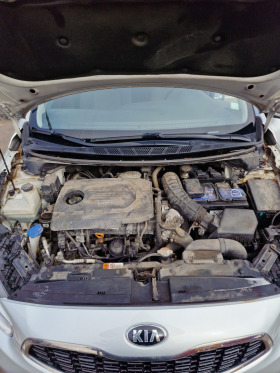 Kia Ceed 1.6CRDI, снимка 13 - Автомобили и джипове - 45448076