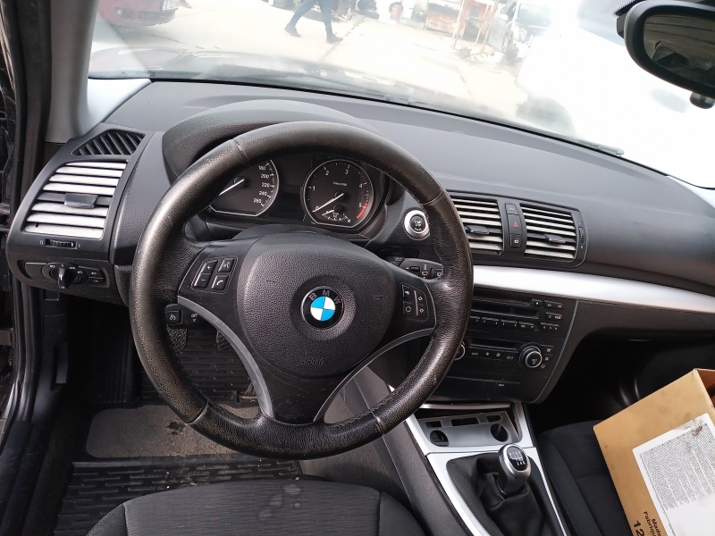 BMW 120 2.0 TD, снимка 5 - Автомобили и джипове - 38319720