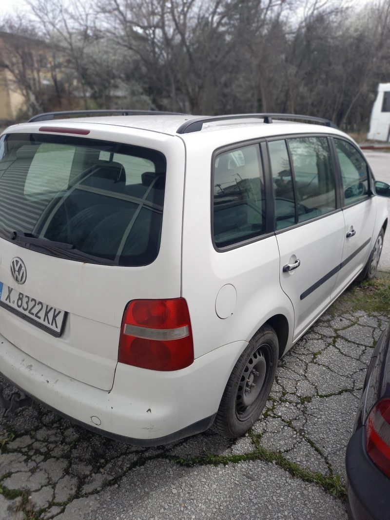 VW Touran, снимка 4 - Автомобили и джипове - 47355650