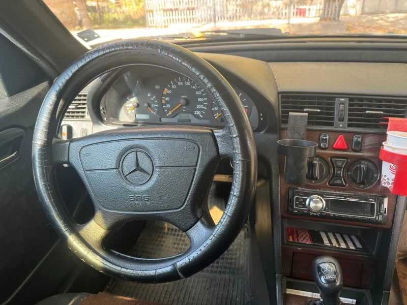 Mercedes-Benz C 220, снимка 4 - Автомобили и джипове - 47779639