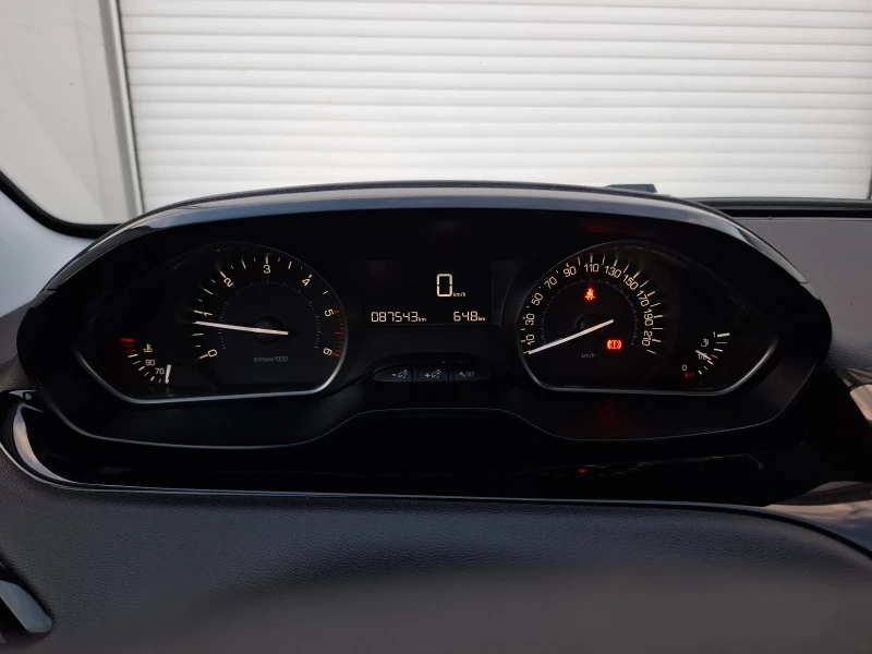 Peugeot 208 1.5 hdi navi, снимка 11 - Автомобили и джипове - 49017128