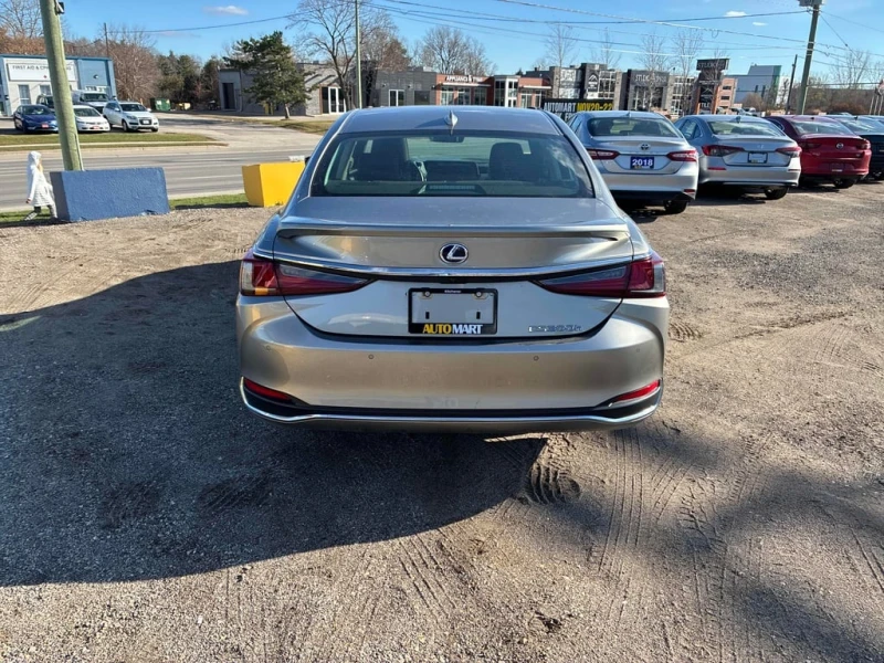 Lexus ES * 300h * CARFAX * БЕЗ ПЪРВОНАЧАЛНА ВНОСКА, снимка 4 - Автомобили и джипове - 52816033