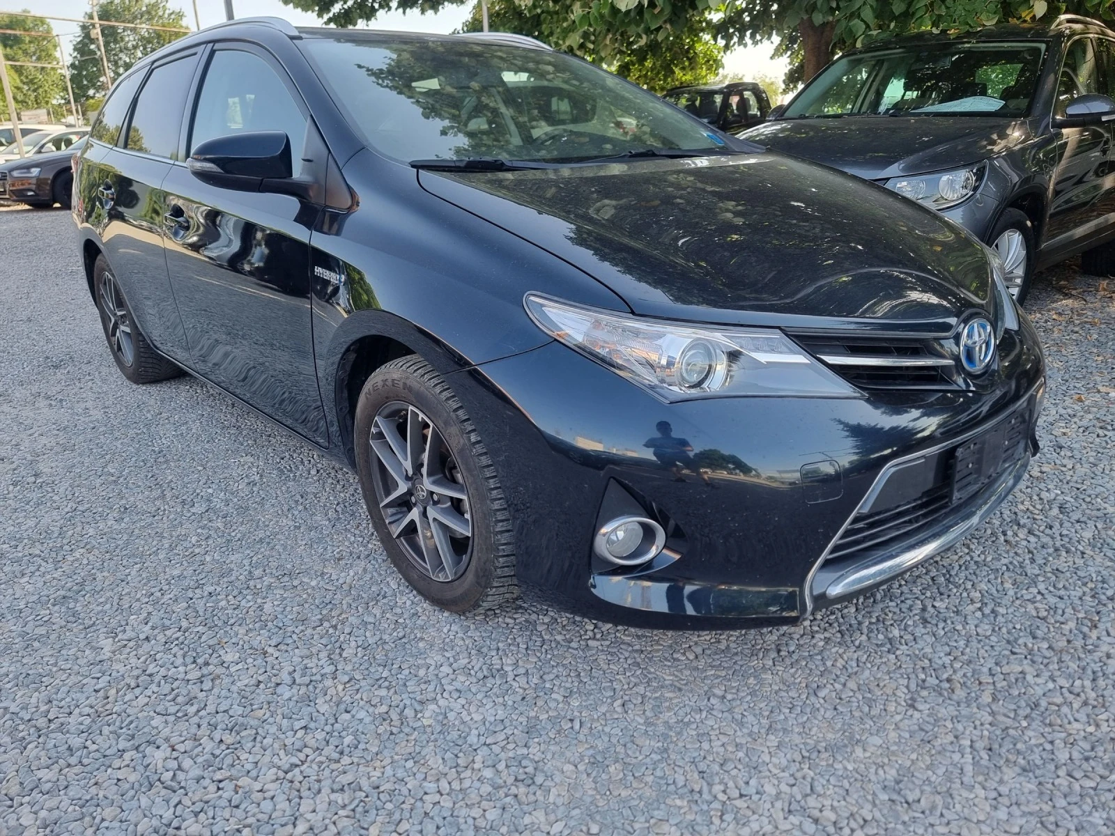 Toyota Auris 1, 8 Hybrid  - изображение 3