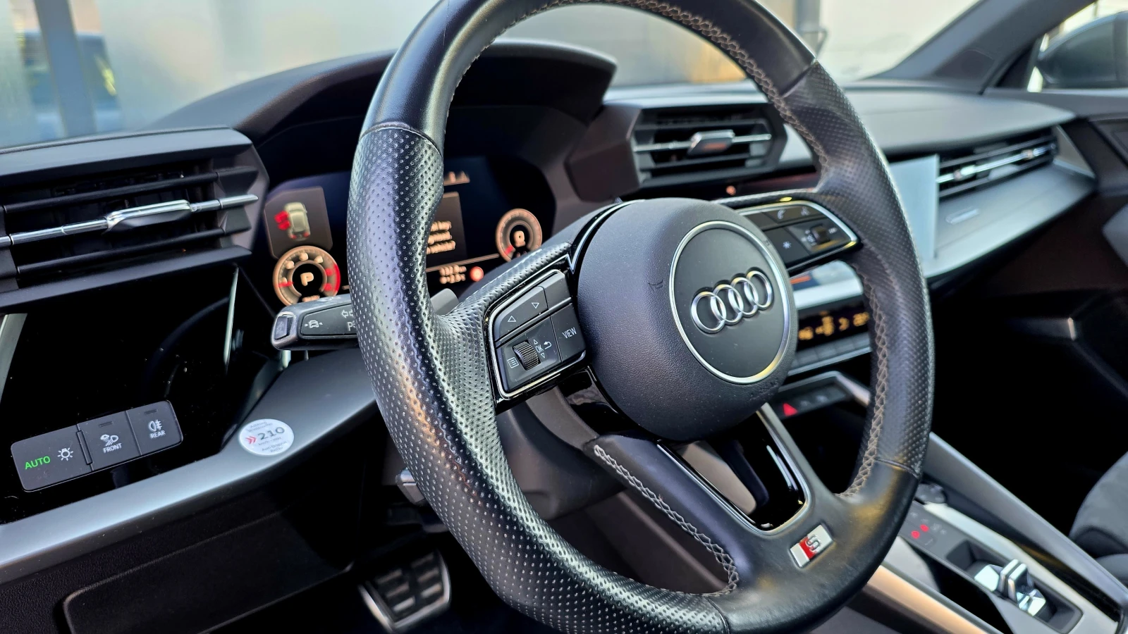 Audi A3 2.0TDI/150 к.с/ S-Line/SPORTBACK - изображение 7