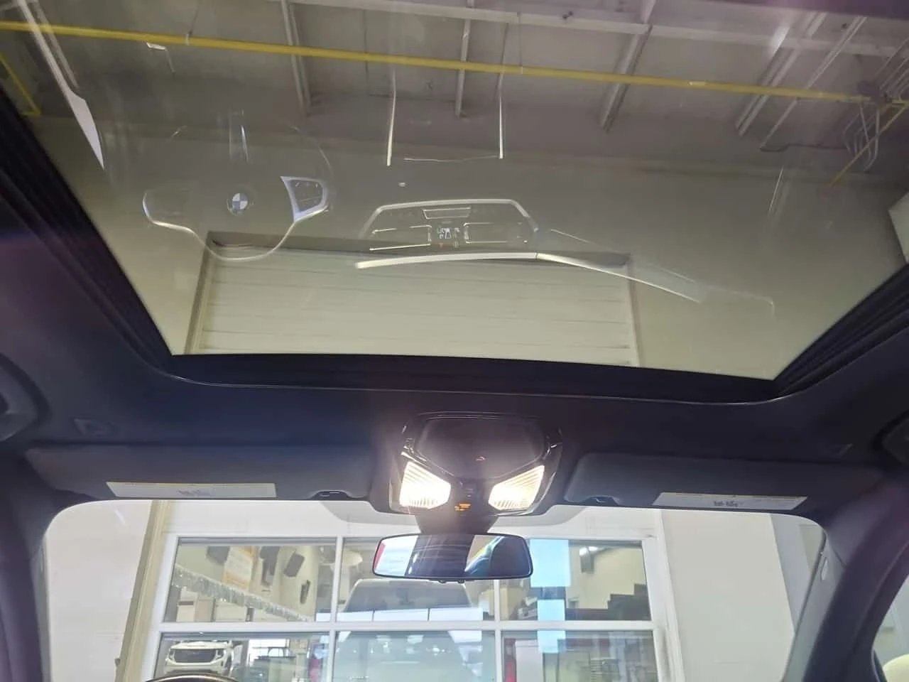 BMW 330 330I XDRIVE /CARFAX /М пакет/Подгрев/Панорама/Кожа, снимка 12 - Автомобили и джипове - 53819571