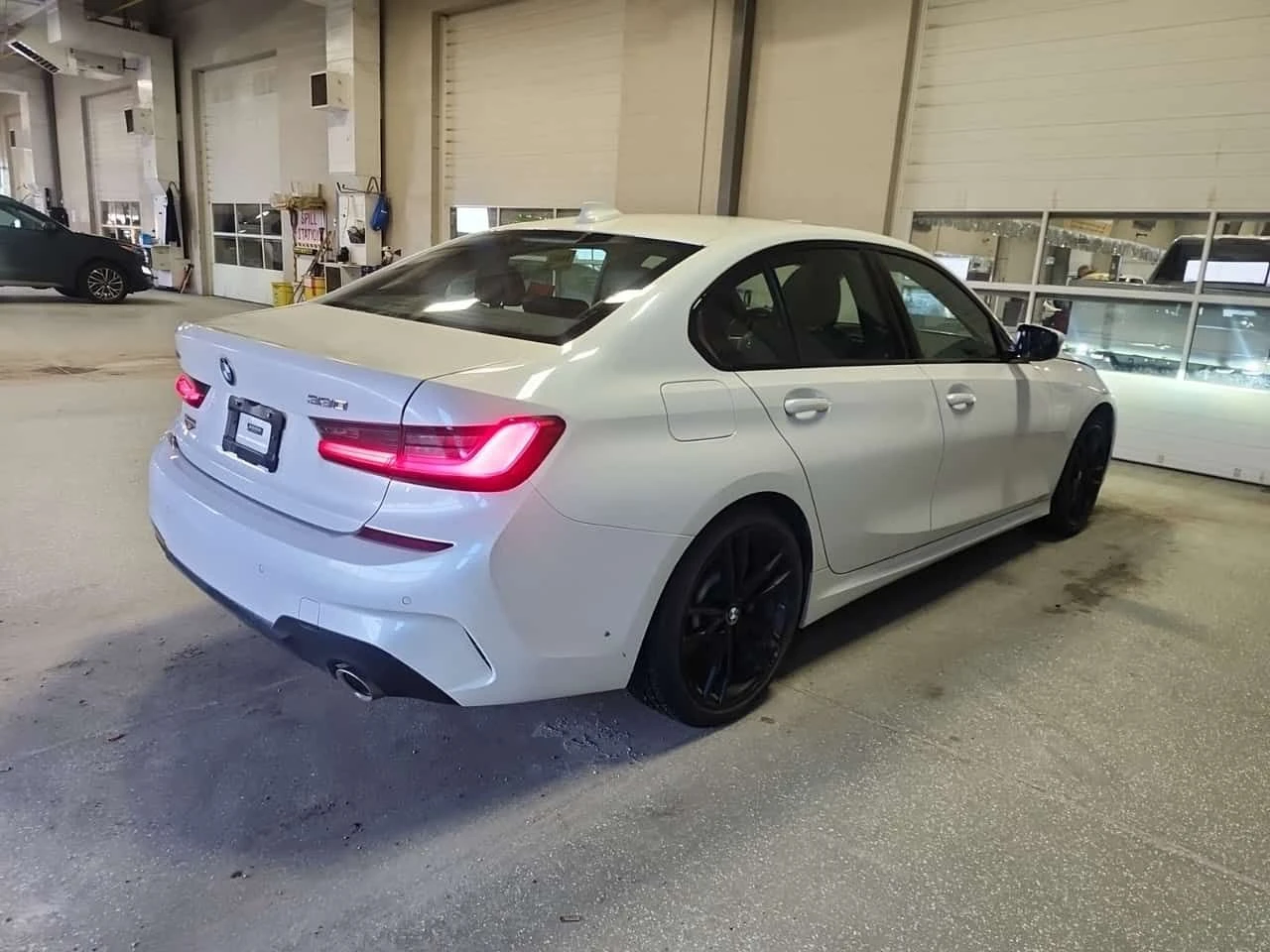 BMW 330 330I XDRIVE /CARFAX /М пакет/Подгрев/Панорама/Кожа, снимка 2 - Автомобили и джипове - 53819571