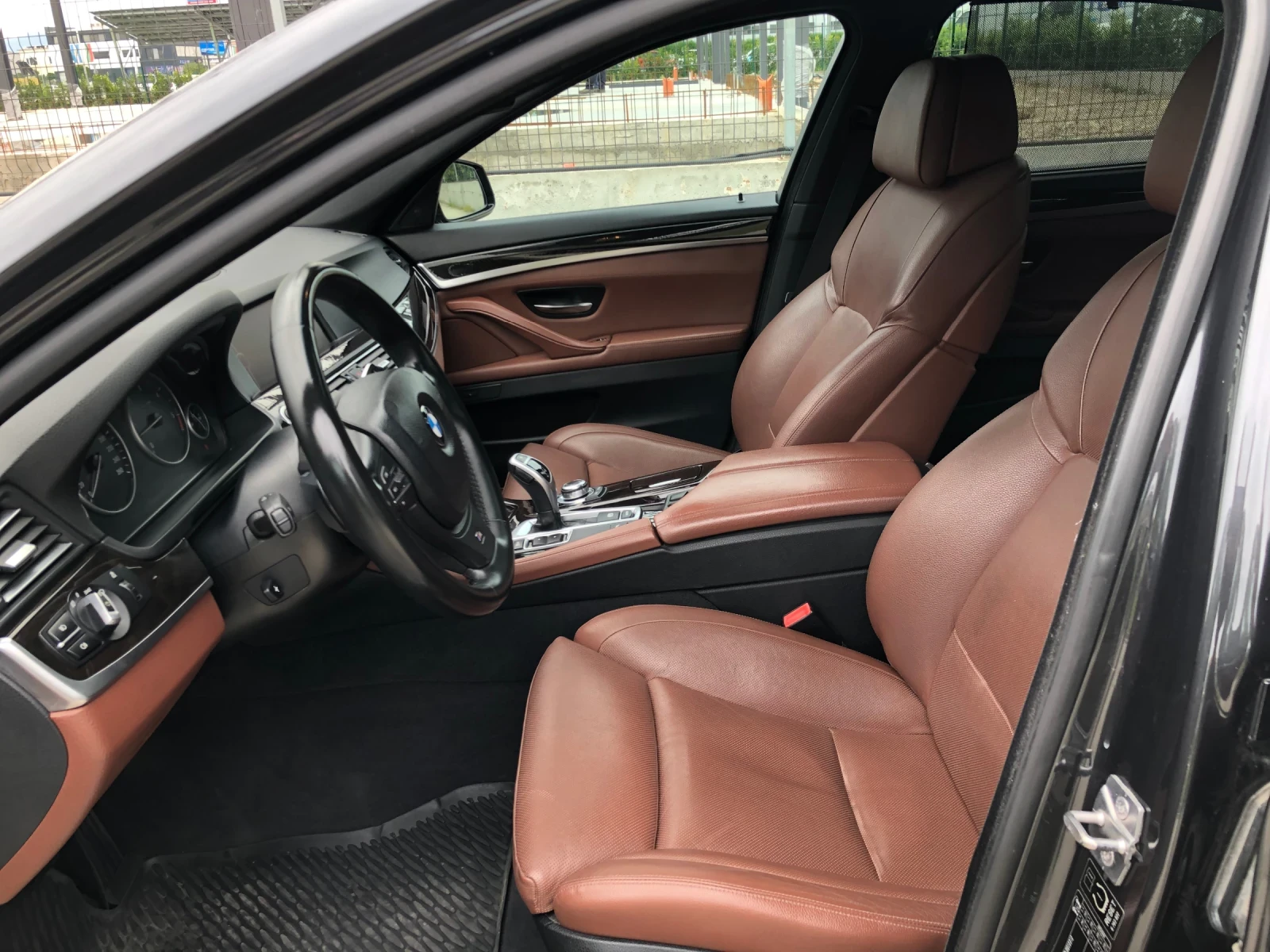 BMW 535  D M-Sport* SAT* Първи собственик* , снимка 12 - Автомобили и джипове - 55135511
