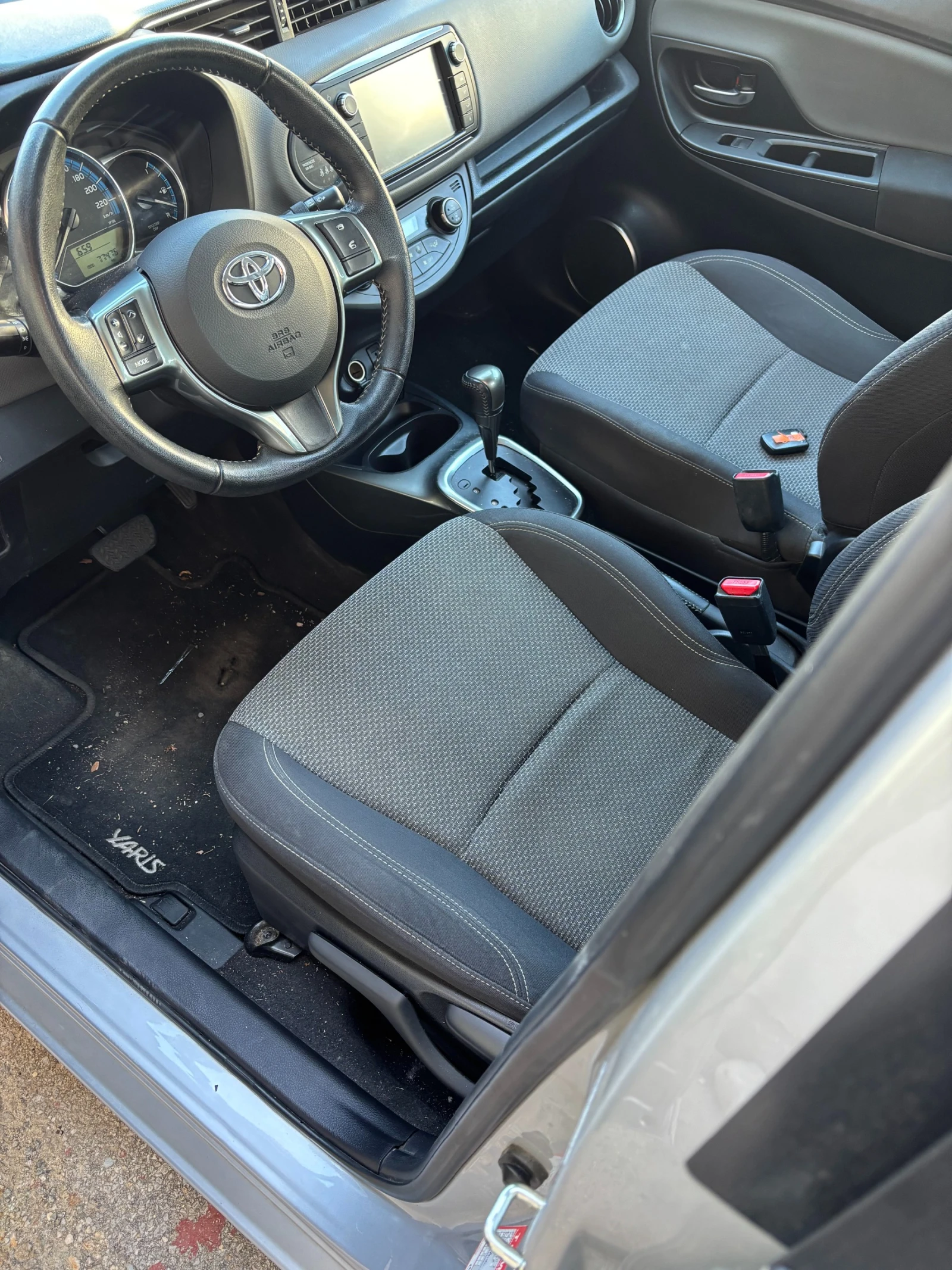 Toyota Yaris, снимка 7 - Автомобили и джипове - 55199874