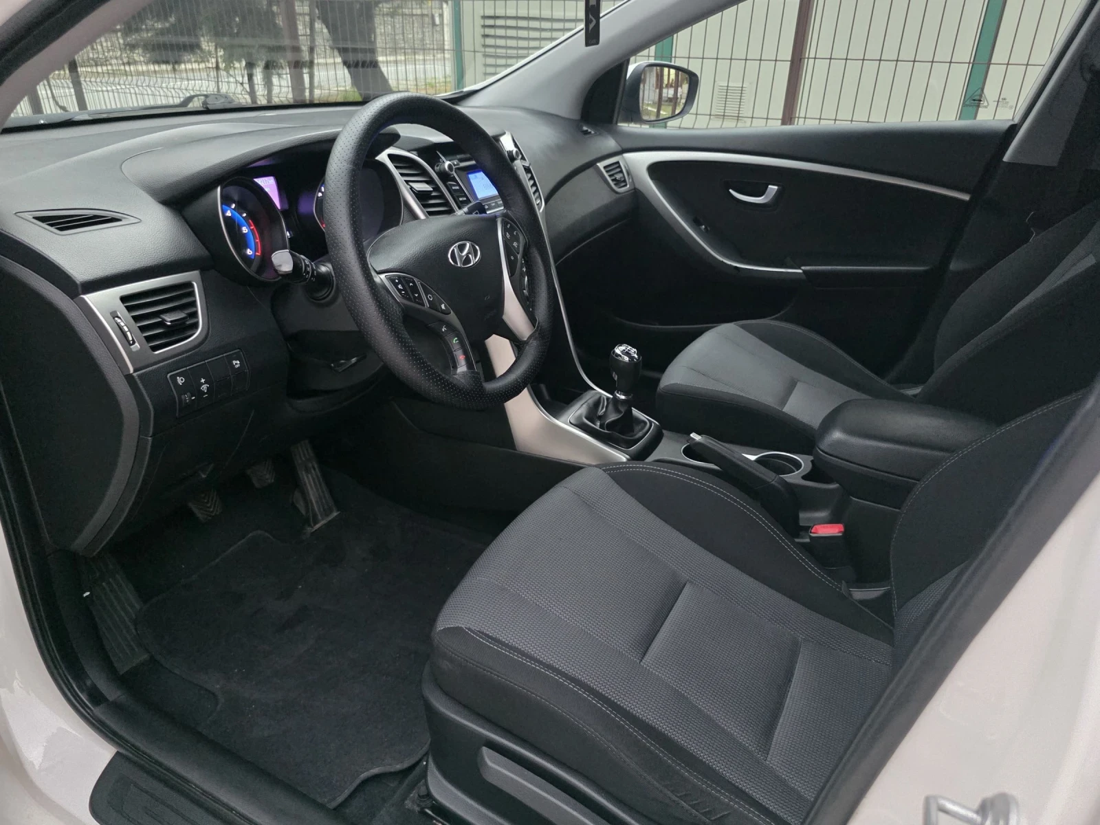 Hyundai I30 1.6 CRDI 128�� ����������� ������� ��� | Mobile.bg � ����������� 12