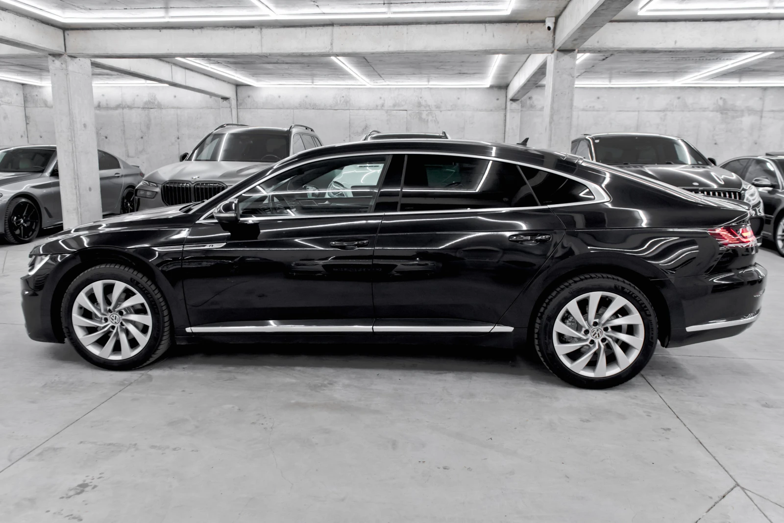 VW Arteon 2.0TDI* 190кс* R-Line, снимка 8 - Автомобили и джипове - 55376517