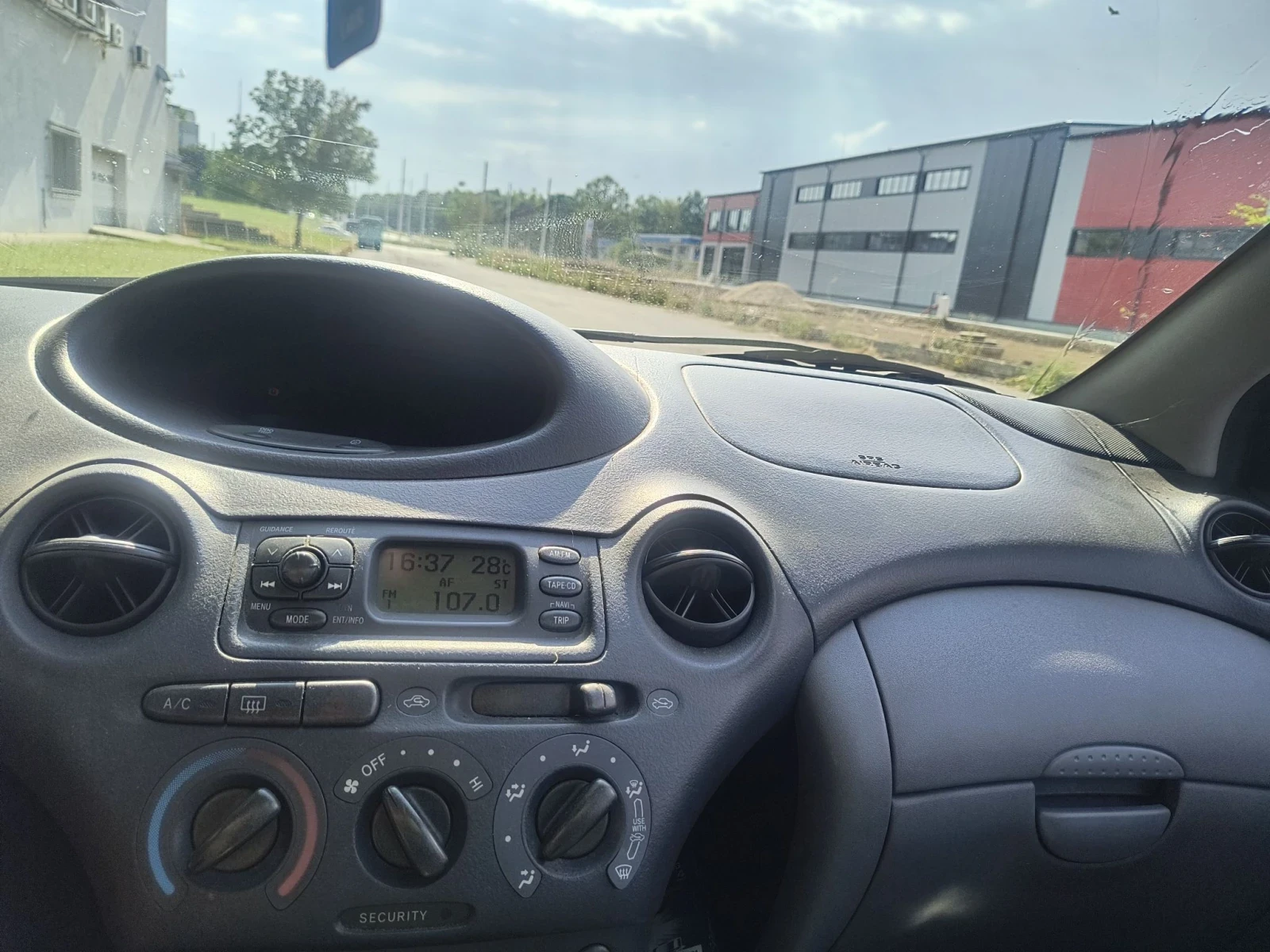 Toyota Yaris, снимка 10 - Автомобили и джипове - 55603871