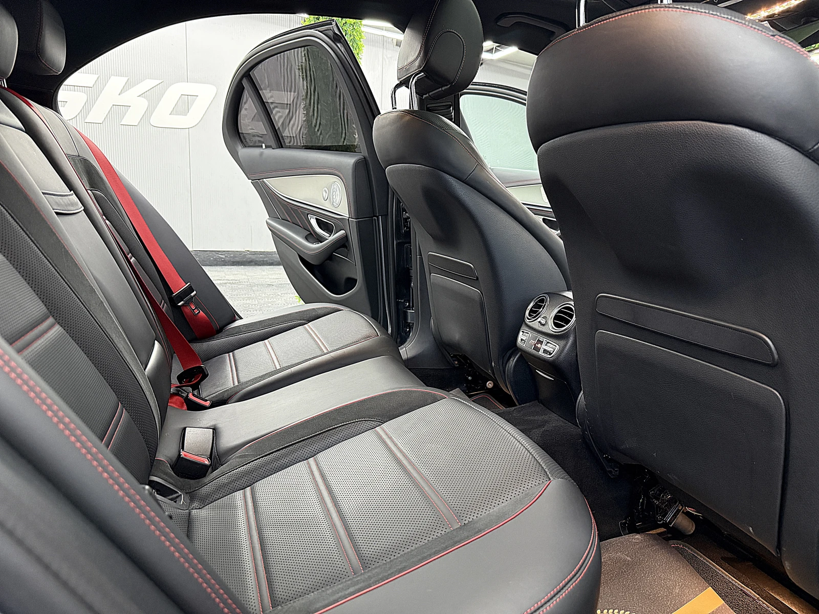 Mercedes-Benz E 43 AMG 4-Matic/KeylessGo/360-k/������� ��������� ������ | Mobile.bg � ����������� 9