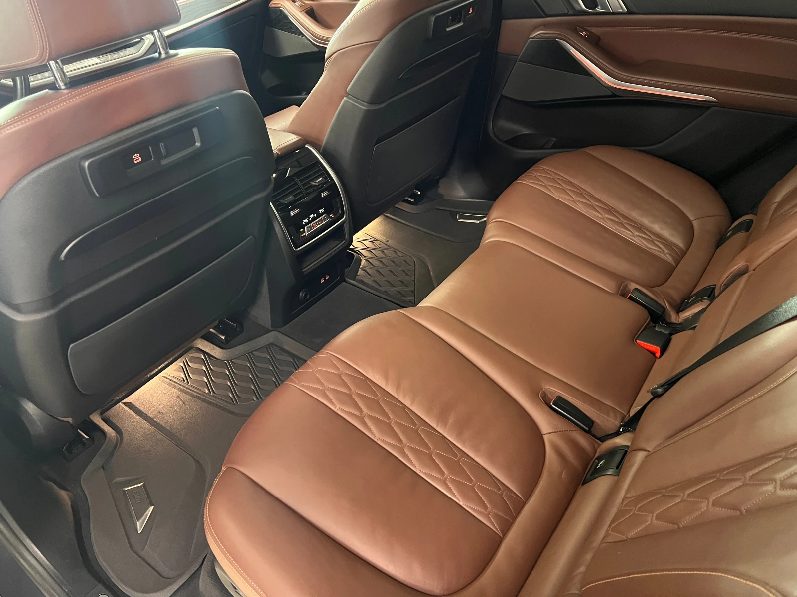 BMW X7 xDrive 40i - изображение 8