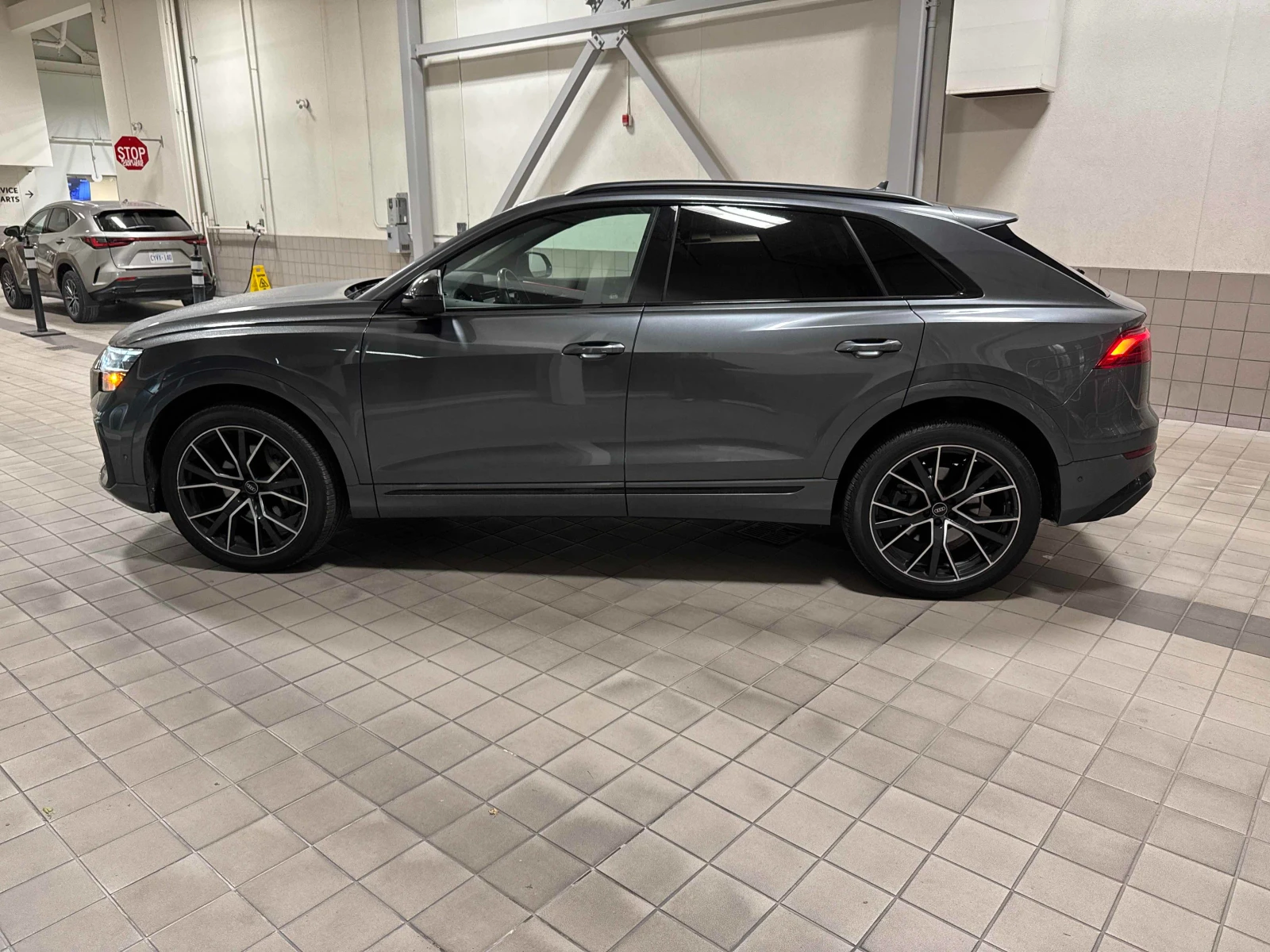 Audi Q8 * CARFAX * БЕЗ ПЪРВОНАЧАЛНА ВНОСКА - изображение 3