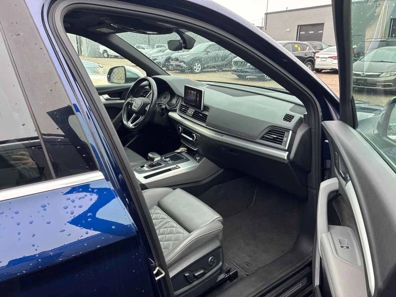 Audi SQ5 * Progressiv * PANO* ПОДГРЕВ* KEYLESS* , снимка 17 - Автомобили и джипове - 53757476