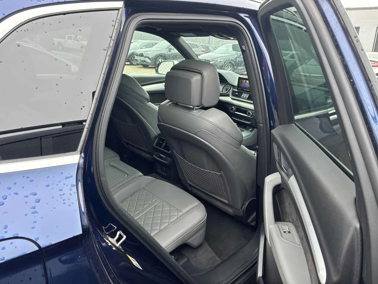 Audi SQ5 * Progressiv * PANO* ПОДГРЕВ* KEYLESS* , снимка 16 - Автомобили и джипове - 53757476