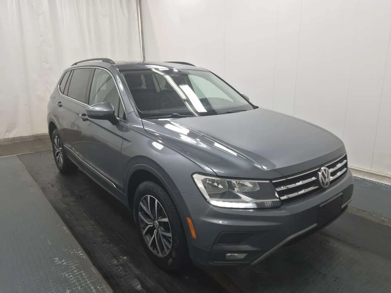 VW Tiguan * COMFORTLINE * АВТОКРЕДИТ БЕЗ ПЪРВОНАЧАЛНА ВНОСКА, снимка 2 - Автомобили и джипове - 54538179