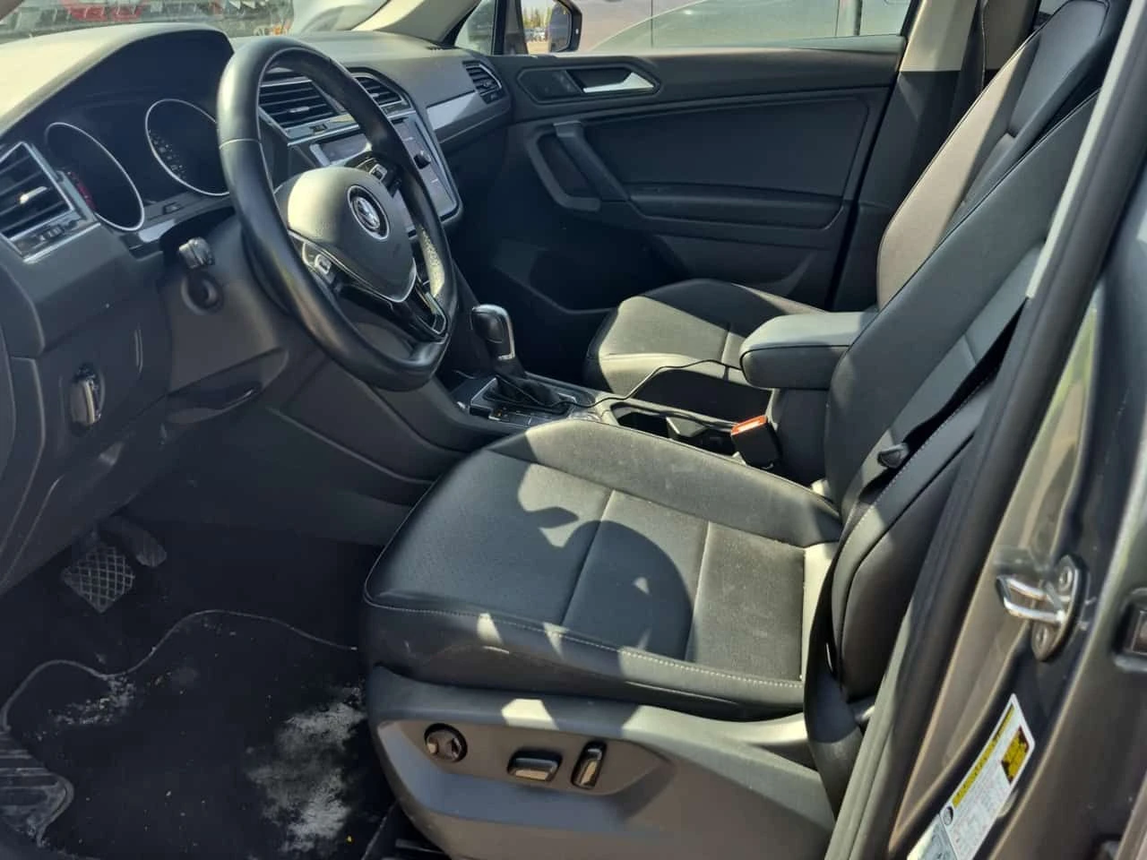 VW Tiguan * COMFORTLINE * АВТОКРЕДИТ БЕЗ ПЪРВОНАЧАЛНА ВНОСКА, снимка 5 - Автомобили и джипове - 54538179