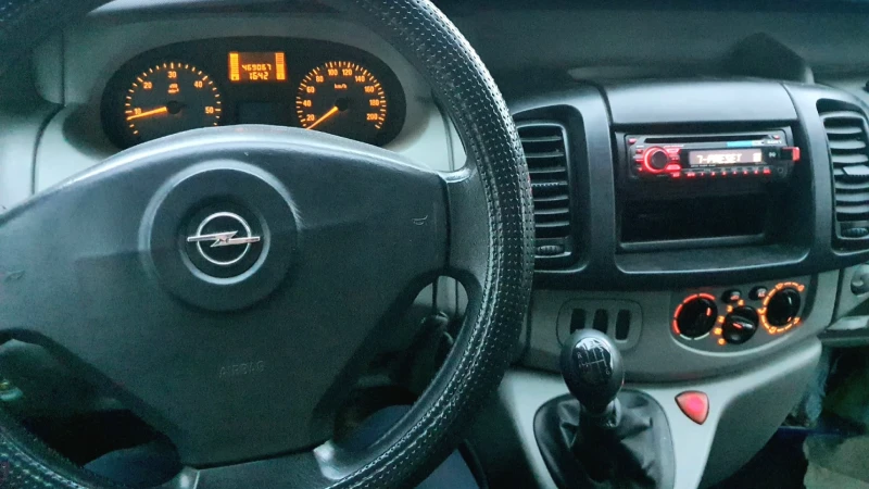 Opel Vivaro 2.0 CDTI 114 к.с.ДЪЛГА БАЗА, снимка 11 - Бусове и автобуси - 52642121