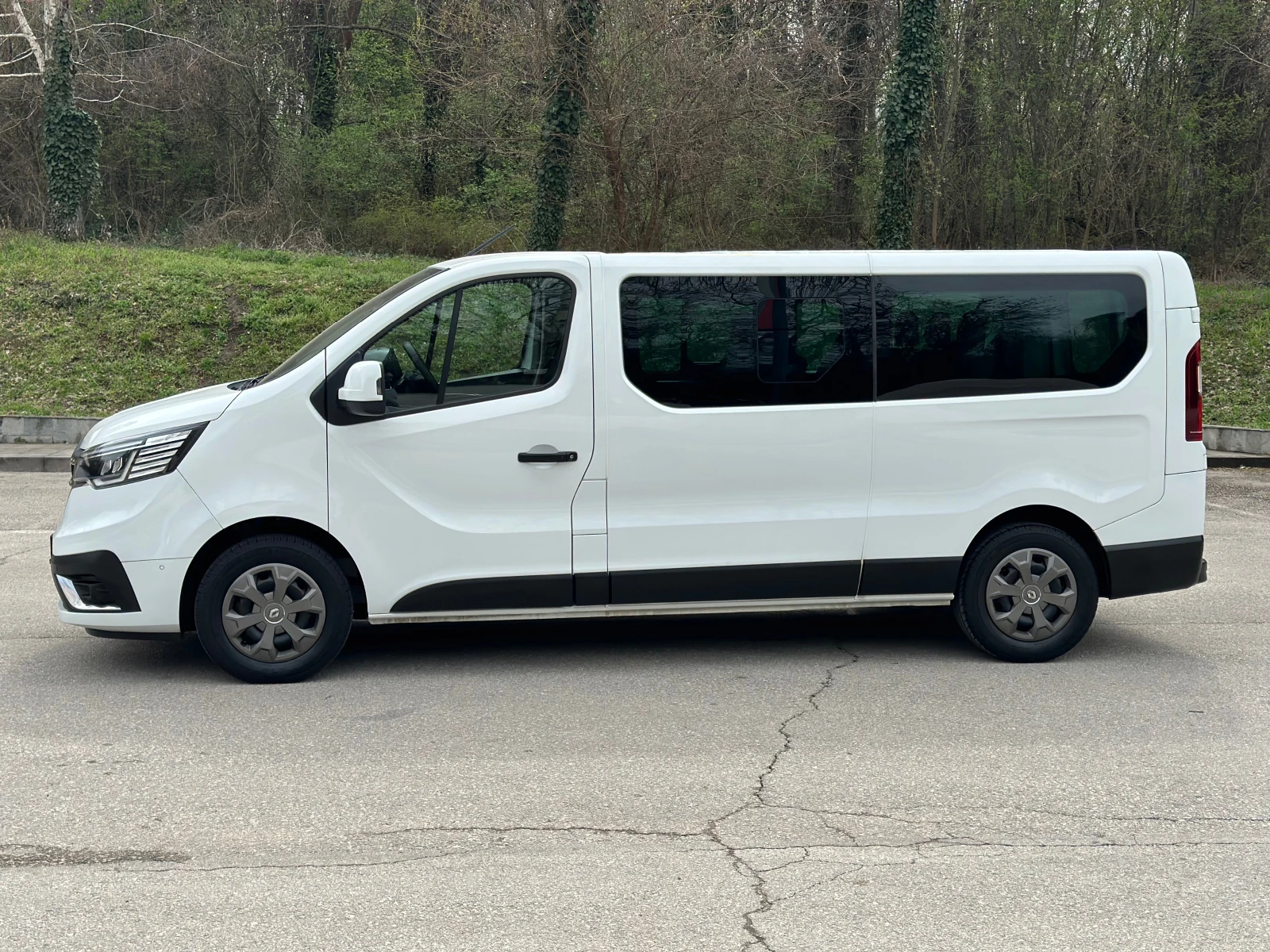 Renault Trafic 2.0D* Led Pure Vision* 8+ 1 - изображение 2