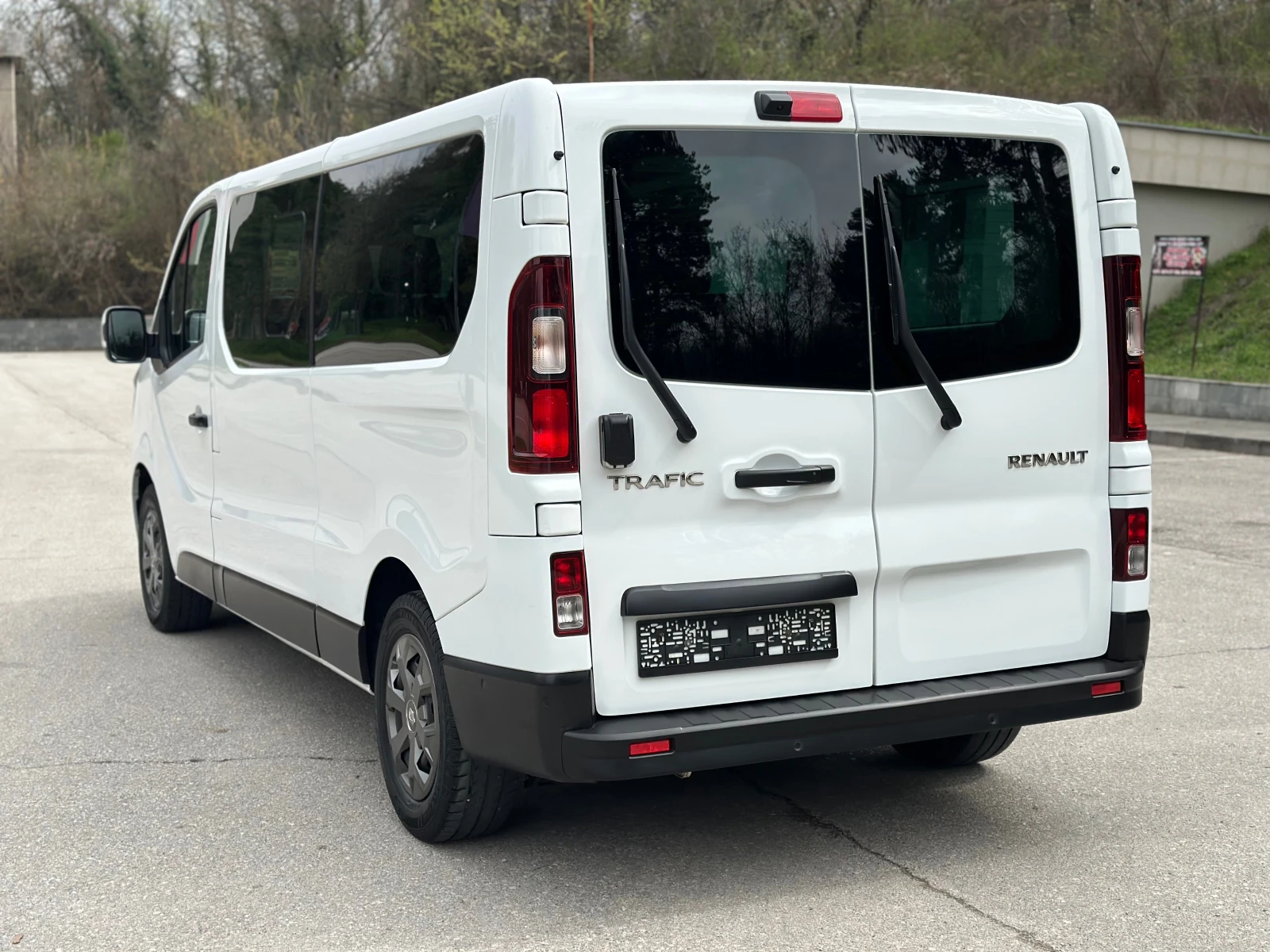 Renault Trafic 2.0D* Led Pure Vision* 8+ 1 - изображение 3